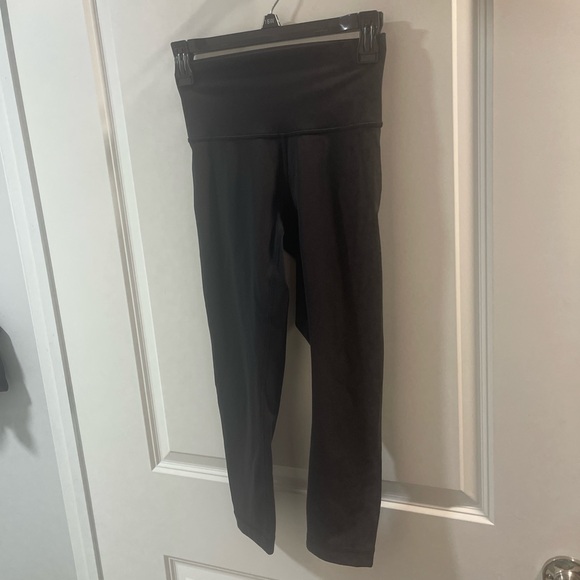Lululemon Size 4 Black High-Waisted Leggings Very Good Condition - Picture 1 of 4